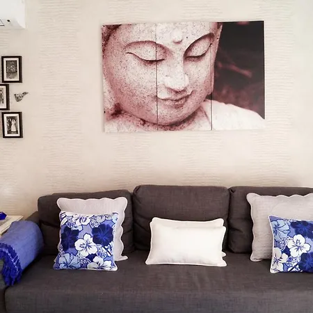 Apartament Cozy 1 Bedroom With Sunny Terrace, Beach & Center, Couples *