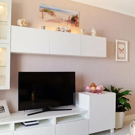 Апартаменты Cozy 1 Bedroom With Sunny Terrace, Beach & Center, Couples *