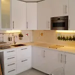 Cozy 1 Bedroom With Sunny Terrace, Beach & Center, Couples דירה *