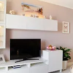 דירה Cozy 1 Bedroom With Sunny Terrace, Beach & Center, Couples *