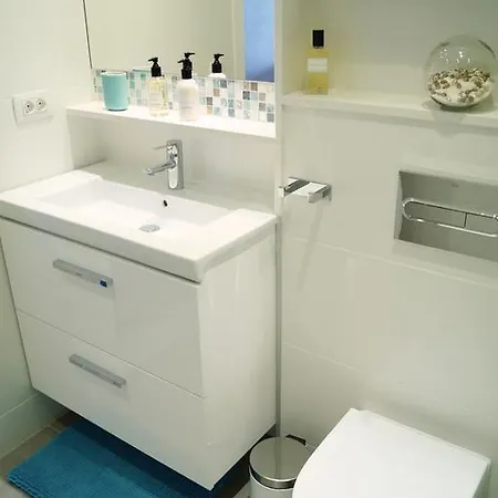 Cozy 1 Bedroom With Sunny Terrace, Beach & Center, Couples Los Cristianos (Tenerife)