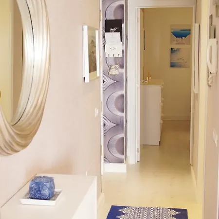 Appartamento Cozy 1 Bedroom With Sunny Terrace, Beach & Center, Couples