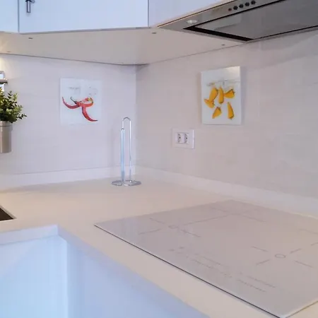 Cozy 1 Bedroom With Sunny Terrace, Beach & Center, Couples Los Cristianos (Tenerife)