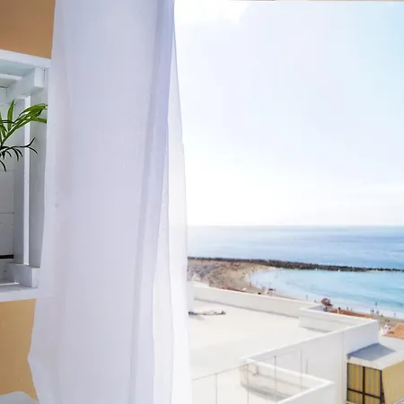 Cozy 1 Bedroom With Sunny Terrace, Beach & Center, Couples